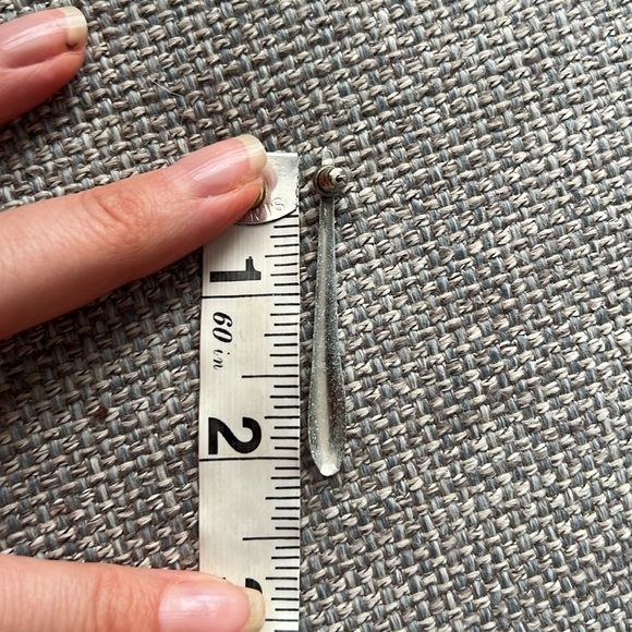 Vintage White and Silver Minimalist Dangle Earrings 🌿 - Picture 5 of 6